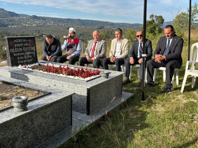 BÜYÜKŞEHİR BELEDİYESİ MERHUM MUHTARLARI UNUTMADI