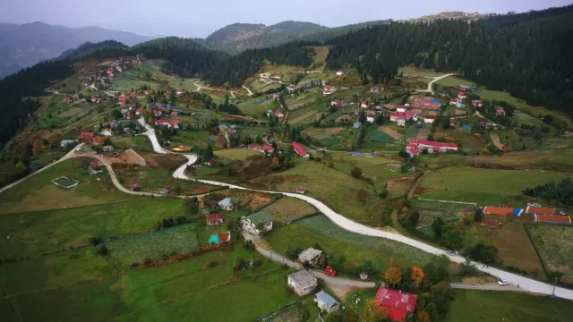 EN GÜZEL 41 MAHALLEDEN TURNALIK’A BETON YOL KONFORU