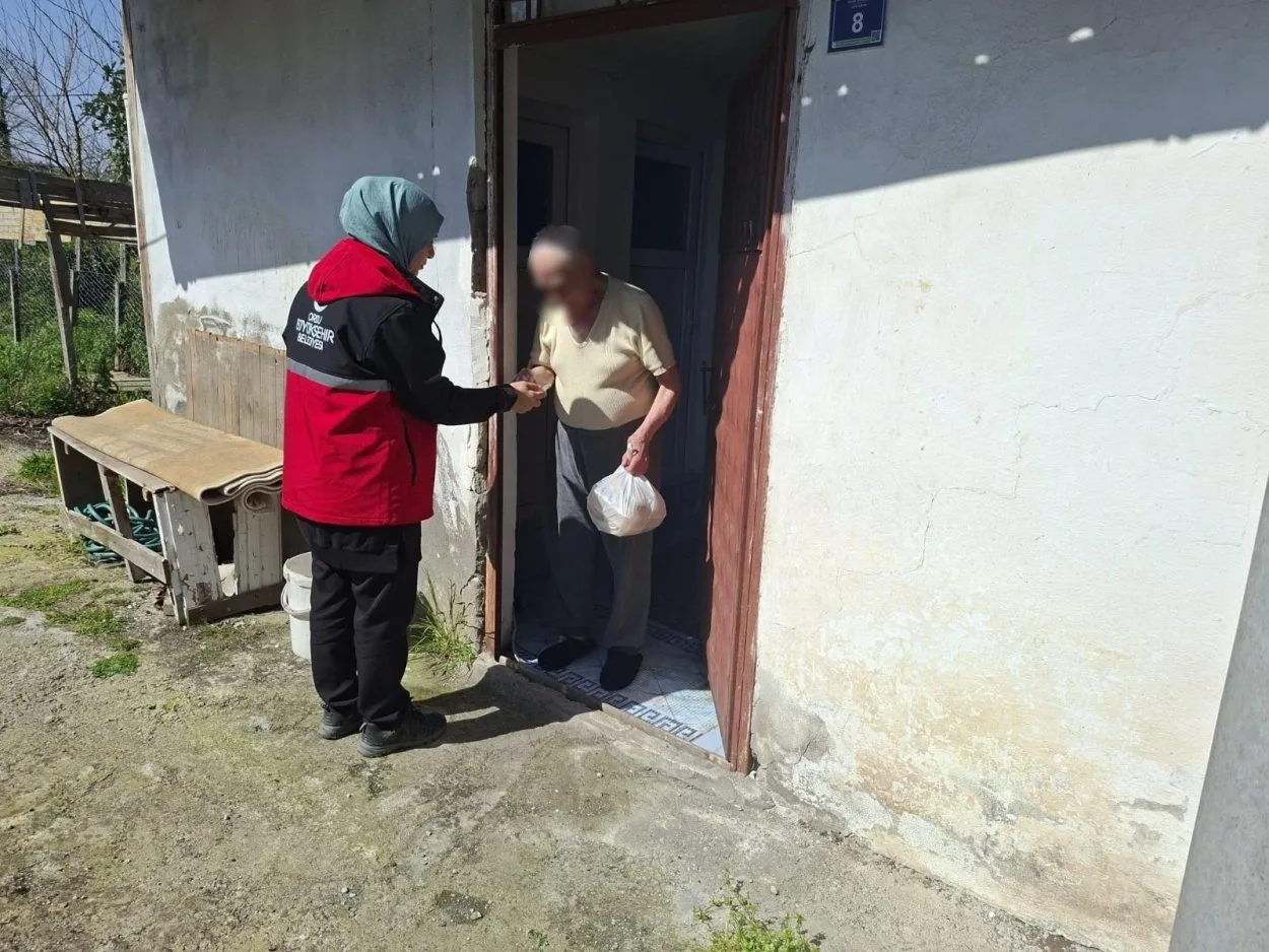 HER GÜN BÜYÜKŞEHİRDEN ÜCRETSİZ SICAK YEMEK