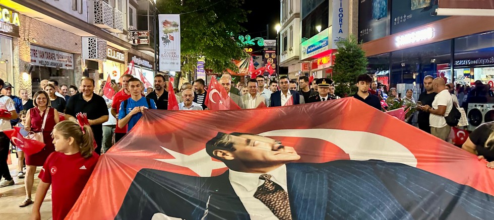 30 AĞUSTOS ZAFER BAYRAMINDA YÜRÜYÜŞ VE KONSER ETKİNLİĞİ YAPILDI