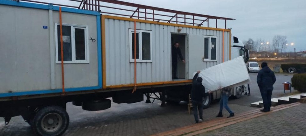 44 ADET KONTEYNER DEPREMZEDELER İÇİN YOLA ÇIKTI