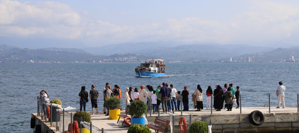 ADAYA ZİYARETÇİ AKINI 