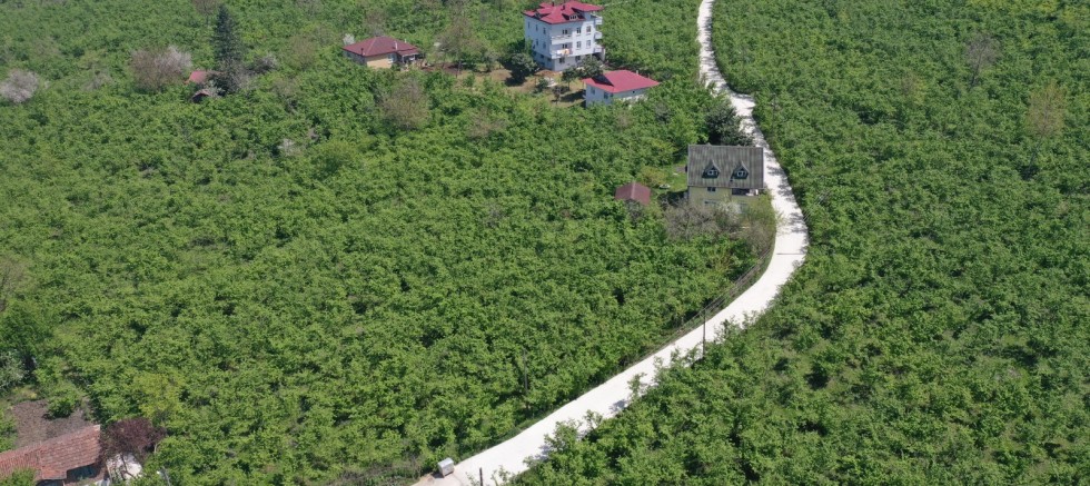 ALTINORDU BELEDİYESİ’NİN BETON YOL SEFERBERLİĞİ DEVAM EDİYOR