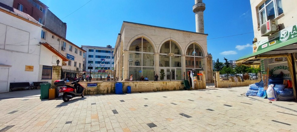 ALTINORDU BELEDİYESİNDEN TARİHİ CAMİYE YAKIŞIR TARİHİ DOKUNUŞ