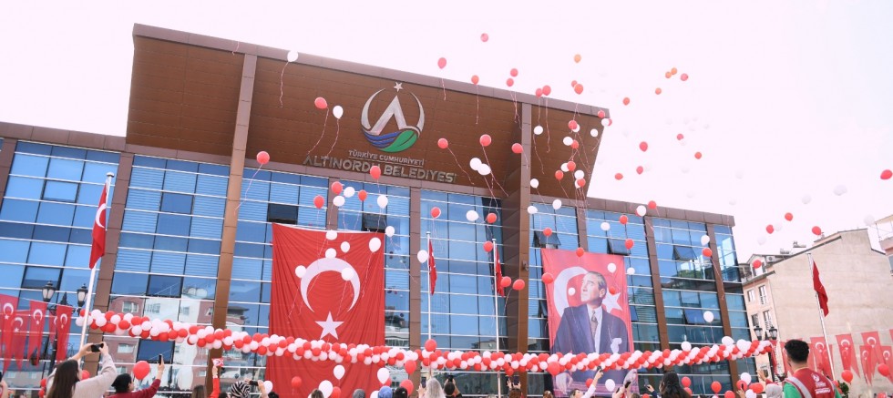 ALTINORDU’DA YER GÖK KIRMIZI BEYAZ