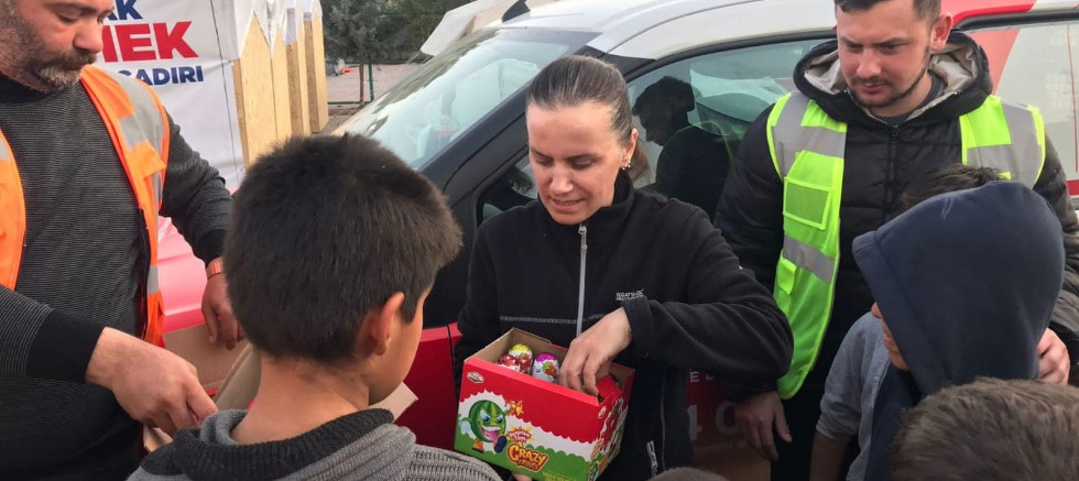 ALTINORDU’NUN 24 SAAT SICAK YEMEK HİZMETİ GÖNÜLLERİ DE ISITIYOR