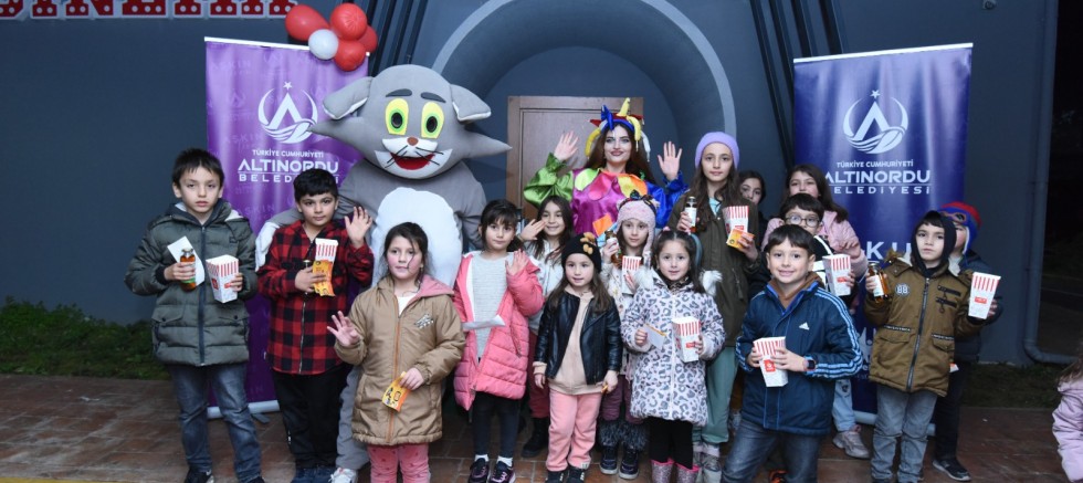 ALTINORDU SİNEMA GÜNLERİ DOLU DİZGİN DEVAM EDİYOR