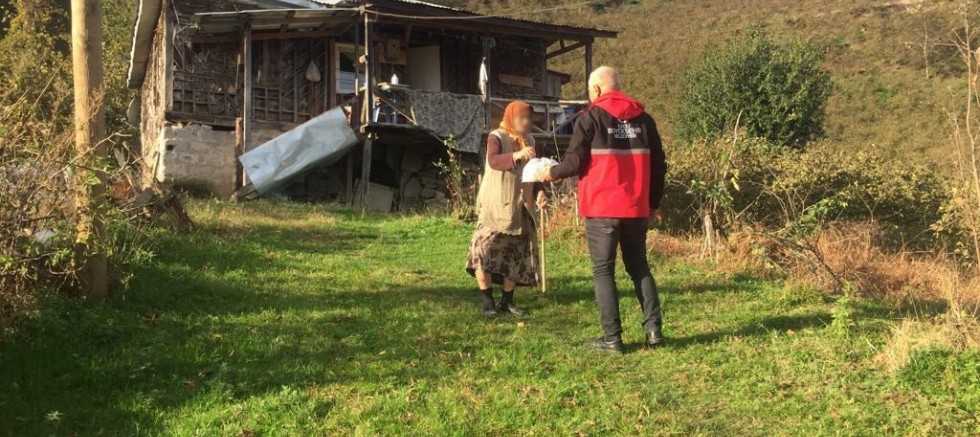 AŞEVİ SEVGİ DOLU YEMEKLERLE YÜREKLERİ ISITIYOR