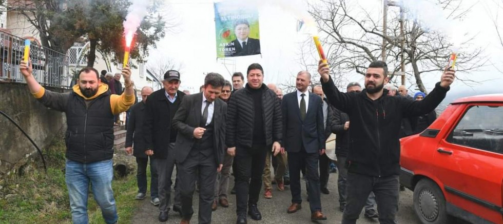 AŞKIN TÖREN SEVGİSİ BÜYÜK BİR COŞKUYA DÖNÜŞÜYOR