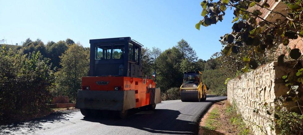 AYBASTI’DA 12 KM’LİK YOL ASFALTLANIYOR