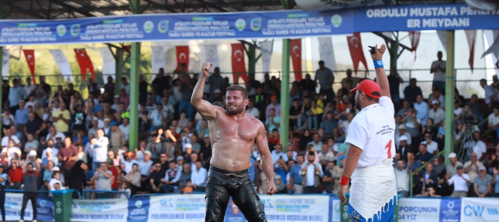 AYBASTI’DA BAŞPEHLİVAN İSMAİL BALABAN OLDU
