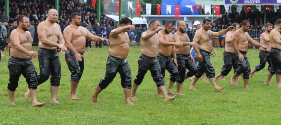 AYBASTI GÜREŞLE COŞTU