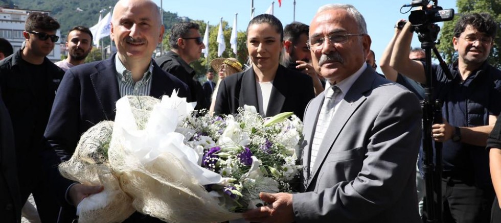 BAKAN KARAİSMAİLOĞLU BÜYÜKŞEHİR’İ ZİYARET ETTİ