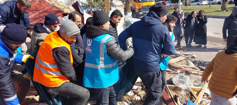 BAŞKAN AŞKIN TÖREN DEPREM BÖLGESİNDE