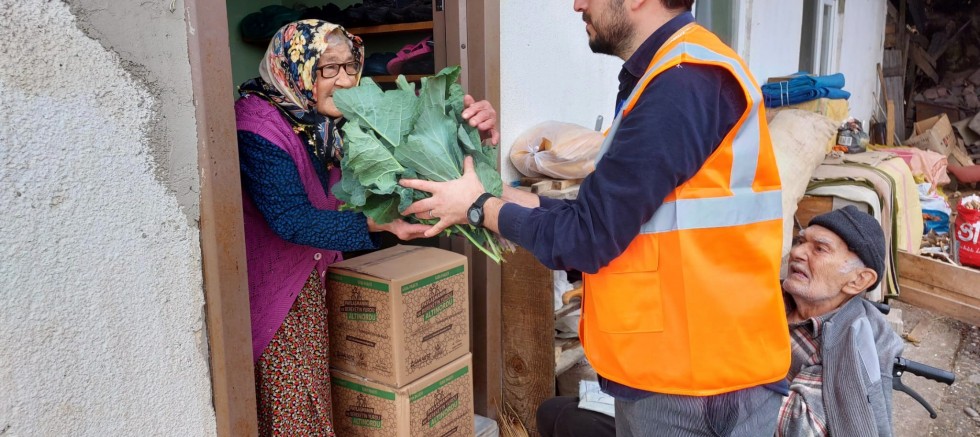 BAŞKAN AŞKIN TÖREN’İN GÖNÜLLERE SICAK DOKUNUŞU DEVAM EDİYOR