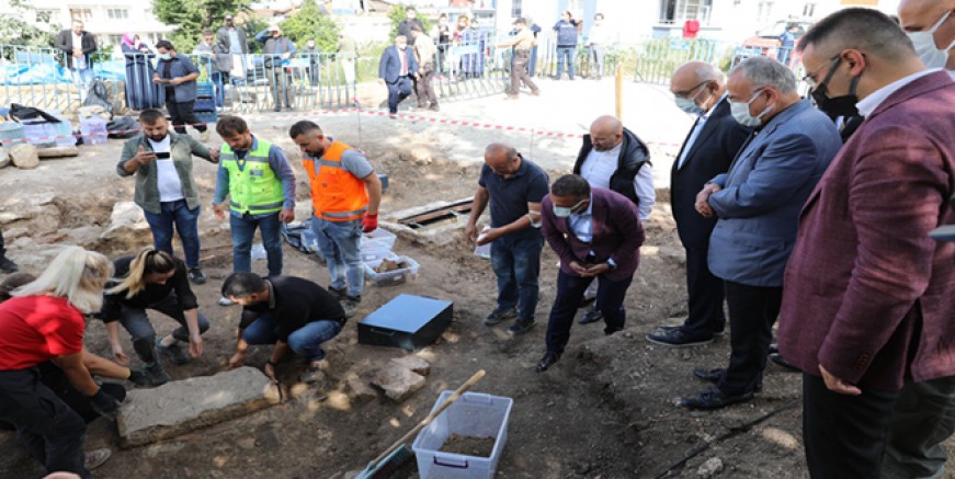 BAŞKAN GÜLER ARKEOLOJİK KAZILARI YAKINDAN TAKİP EDİYOR