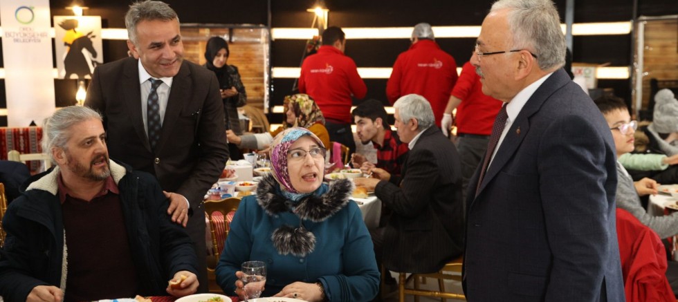 BAŞKAN GÜLER, BEYAZ BASTON DERNEĞİ ÜYELERİ İLE BİR ARAYA GELDİ