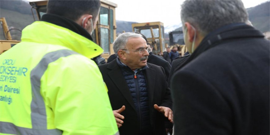 BAŞKAN GÜLER ÇATALPINAR’A ÇIKARMA YAPTI