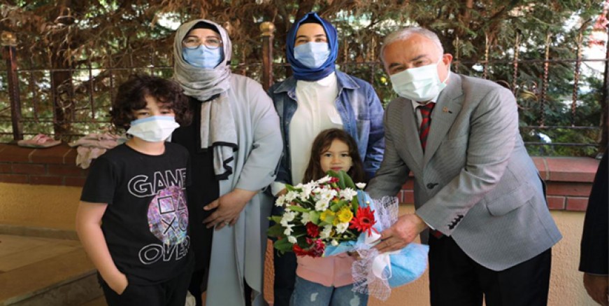 BAŞKAN GÜLER’E İLÇELERDE SEVGİ SELİ 