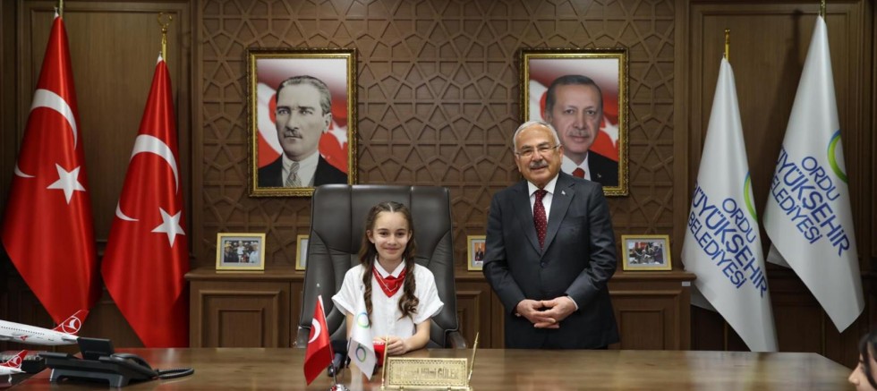 BAŞKAN GÜLER, KOLTUĞUNU MİNİK BAŞKAN CEREN SU KORKMAZ’A DEVRETTİ 