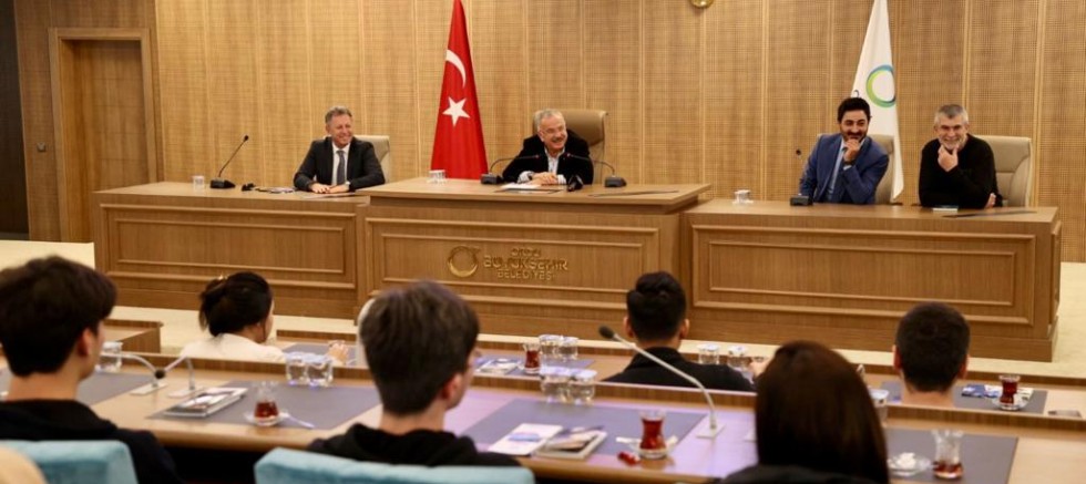 BAŞKAN GÜLER ODÜ’DE EĞİTİM GÖREN YABANCI UYRUKLU ÖĞRENCİLERİ AĞIRLADI