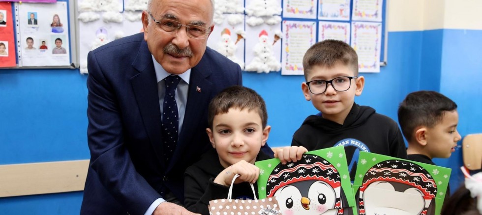 BAŞKAN GÜLER ÖĞRENCİLERİN KARNE SEVİNCİNE ORTAK OLDU