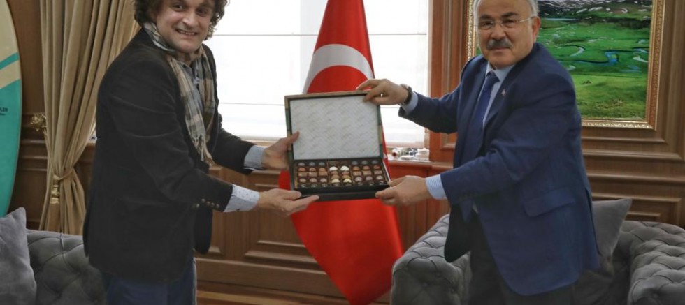 BAŞKAN GÜLER ORDULU DÜNYA DONDURMA ŞAMPİYONU’NU AĞIRLADI