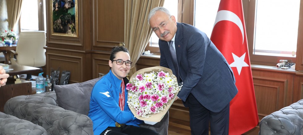BAŞKAN GÜLER TÜRKİYE ŞAMPİYONLARINI AĞIRLADI