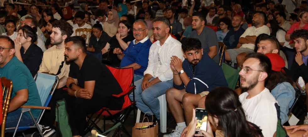 BAŞKAN HİLMİ GÜLER, ŞAMPİYONLUK MAÇINI GENÇLERLE İZLEDİ