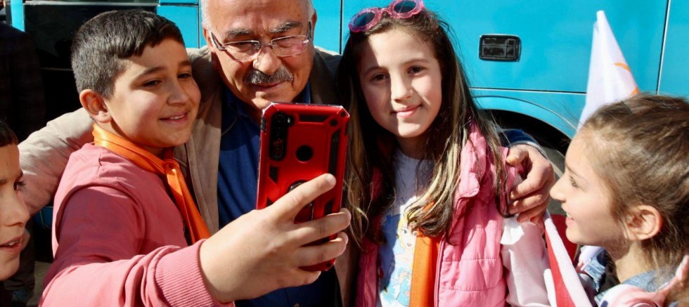 BİR GÜNDE 6 MAHALLE ZİYARET ETTİ 