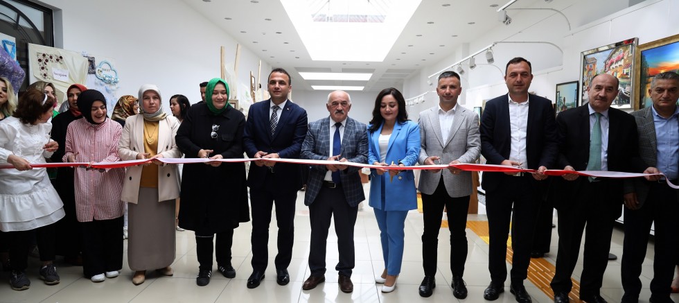 BİR YILIN EMEĞİ BU SERGİDE 