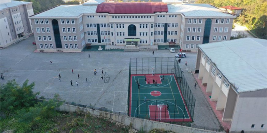 BÜYÜKŞEHİR BELEDİYESİ’NDEN İLÇELERE SPOR SAHASI 