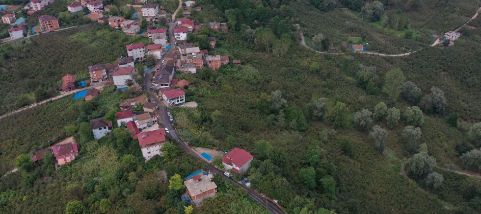 BÜYÜKŞEHİR ÇATALPINAR’DA YOL VE SU SORUNUNU ÇÖZÜYOR