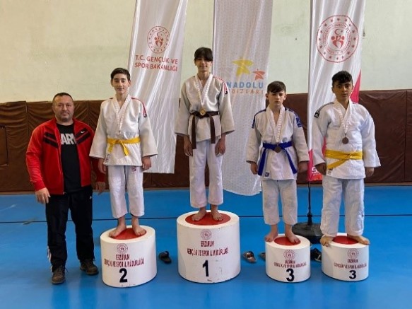 BÜYÜKŞEHİR SPORCULARI MADALYALARA DOYMUYOR
