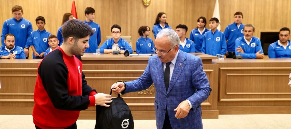 BÜYÜKŞEHİR SPORUN VE SPORCUNUN YANINDA 