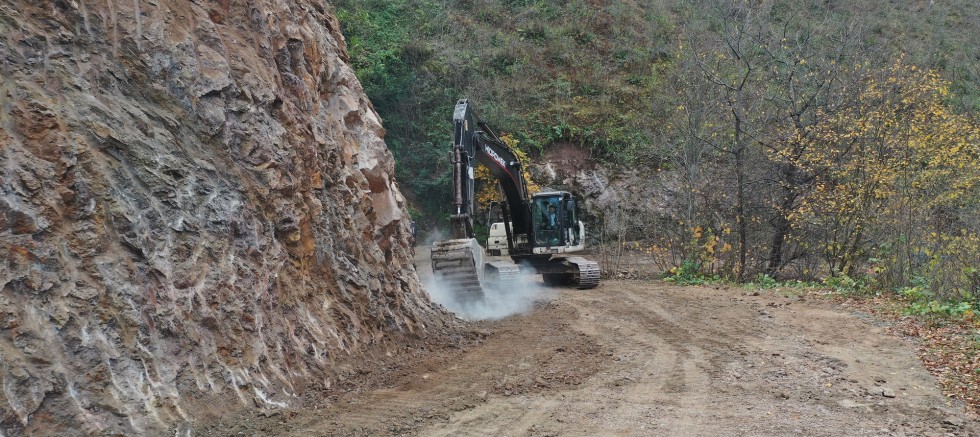 BÜYÜKŞEHİR, YOL KONFORUNU ARTIRAN ÇALIŞMALARINI SÜRDÜRÜYOR