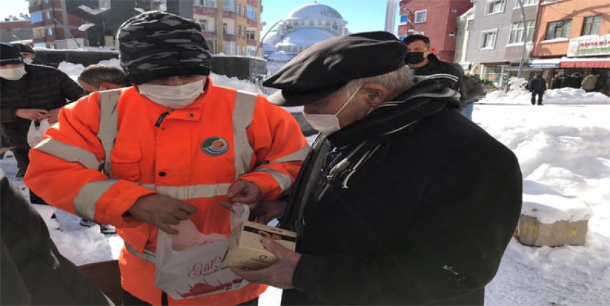 BÜYÜKŞEHİRDEN 19 İLÇEDE KANDİL SİMİDİ İKRAMI 