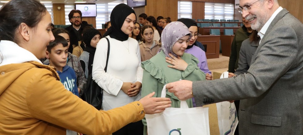 BÜYÜKŞEHRİN MİSAFİRİ İKİZCELİ ÖĞRENCİLER OLDU 