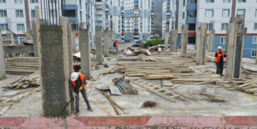 CEMEVİNİN YARIM KALAN İNŞAATINI BÜYÜKŞEHİR TAMAMLIYOR 