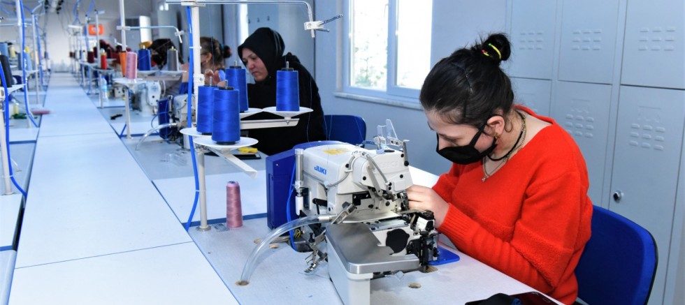EL EMEĞİ GÖZ NURU NİTELİKLİ İŞ GÜCÜNE DÖNÜŞÜYOR