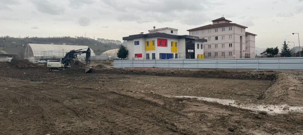 ENGELLİ GÜNDÜZ BAKIM, AİLE DANIŞMANLIĞI VE REHABİLİTASYON MERKEZİ İÇİN İLK KAZMA VURULDU  