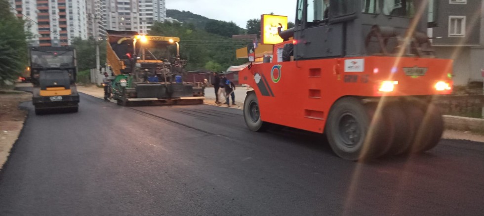 FATSA’DA 3 SOKAK DAHA SICAK ASFALTLA BULUŞTU