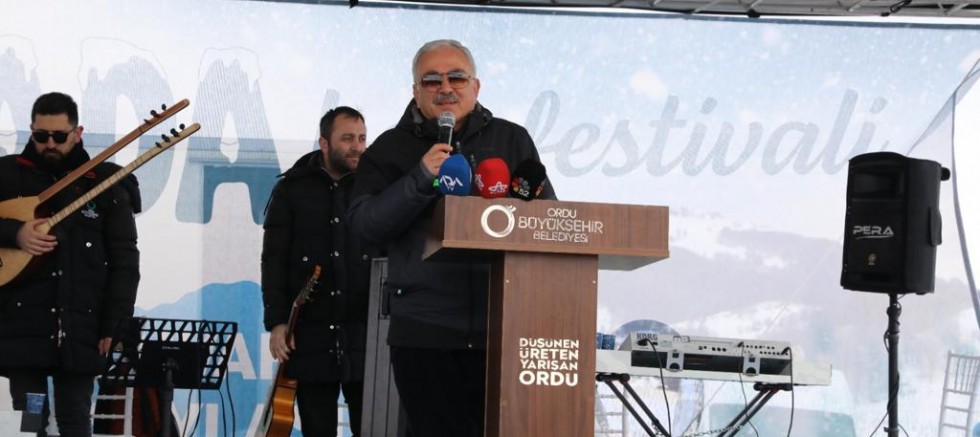 GÖLKÖY ULUVAHTA KAR FESTİVALİNDE RENKLİ GÖRÜNTÜLER