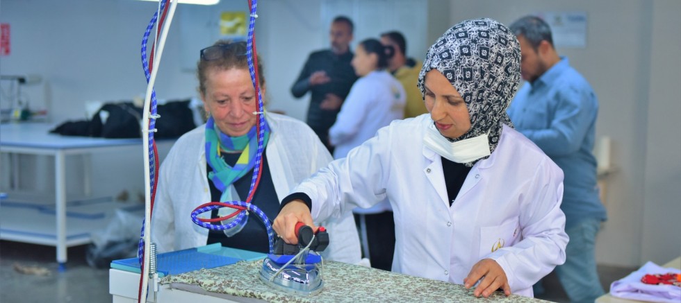 KADINLAR VE GENÇLER İŞ YAŞAMINA İLK ADIMLARIN BURADAN ATIYOR
