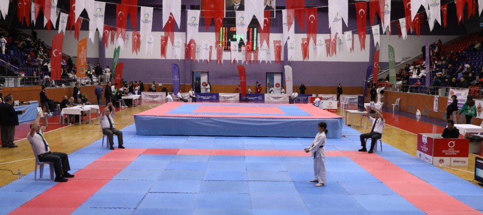 KARATE STİL ŞAMPİYONASI BAŞLADI 