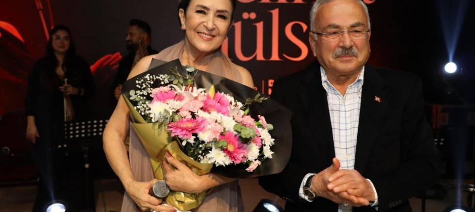 MELİHAT GÜLSES MEST ETTİ 