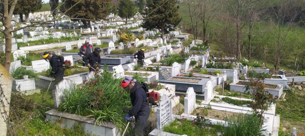 MEZARLIKLAR BAYRAMA HAZIR