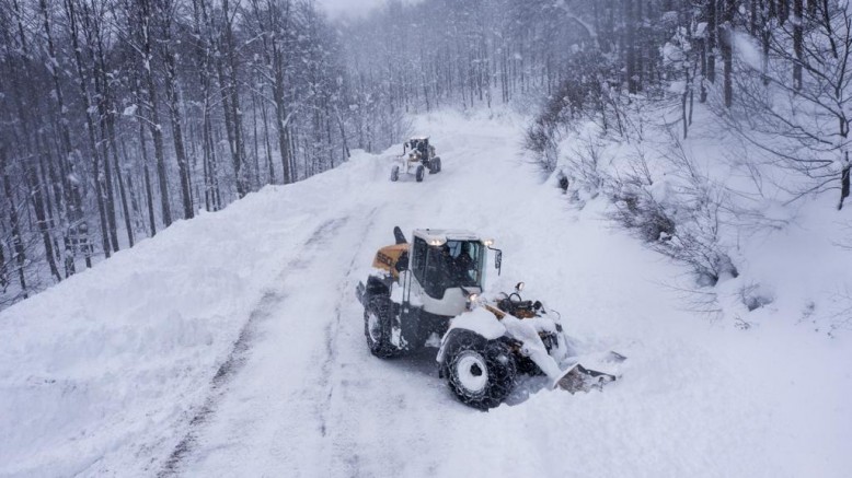 ORDU’DA KAR 2 METREYİ AŞTI