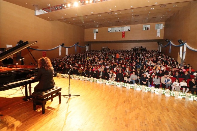 ORDU’DAN BİR ANJELİKA AKBAR GEÇTİ 
