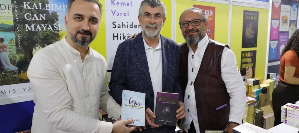 ORDU KİTAP FUARI’NDA YAZARLAR GEÇİDİ 